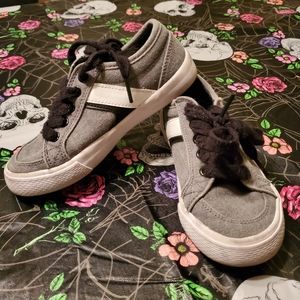 Children's Place size 12 boys shoes